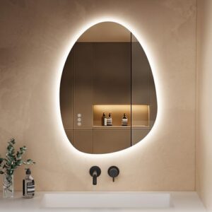 Asymmetrischer LED-Badspiegel mit Touch-Schalter und Antibeschlag-Taste. Drei Lichtfarben und Dimmbarkeit zwischen 10% und 100%. Hochauflösender kupferfreier Silberspiegel mit hoher Farbwiedergabeindex CRI 95.