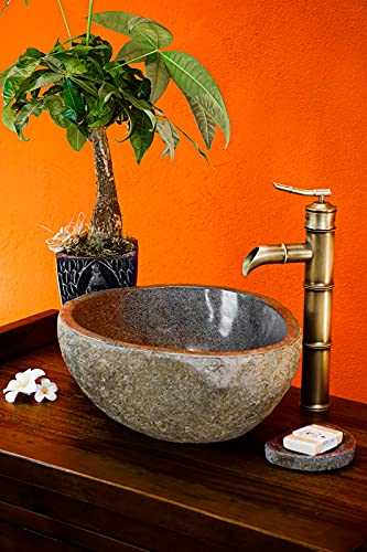 Einzigartiges Natursteinwaschbecken, handgefertigt aus echtem Flussstein, mit natürlicher Maserung und individueller Form. Perfekt für ein einzigartiges Badezimmer-Design.