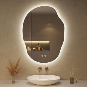 Asymmetrischer LED Badspiegel mit Touch-Schalter und Dimmbarkeit, 56 x 76 cm groß, beschlagfrei, sicher gegen Brüche.