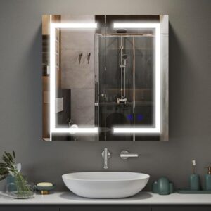 Moderner Spiegelschrank für das Badezimmer mit Beleuchtung und Steckdose, weiß