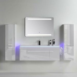 Moderne Badmöbel mit Eckspiegel und zwei Seitenschränken in Weiß, perfekt für das Badezimmer