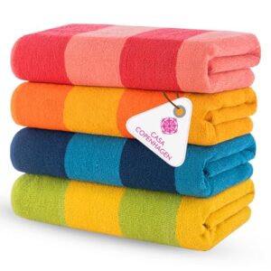 Vier farbenfrohe Strandtücher im Multicolor-Design, entworfen in Dänemark. Das Set ist widerstandsfähig, schnelltrocknend und ideal für den Strand, Pool, Bad oder Dusche.