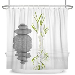 Duschvorhang mit Bambusblättern und Basaltsteinen in weißem Hintergrund, inspiriert von japanischer Zen-Meditationsatmosphäre, geeignet für Badezimmer oder Badewanne