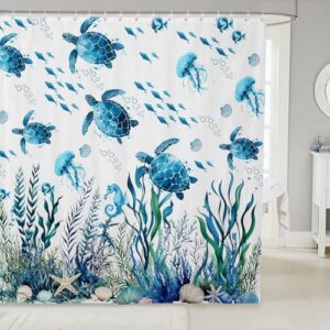 Bild von einem Duschvorhang mit Meeresschildkröten und Seepferden in blauer und weißer Farbe, perfekt für das Badezimmer als dekoratives Element für eine wundervolle Duscherfahrung