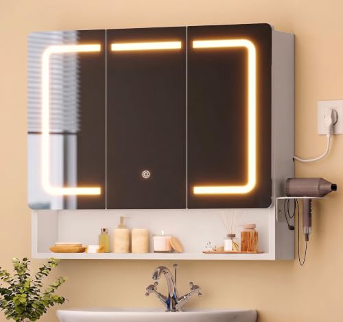 Badezimmer Spiegelschrank mit LED Beleuchtung, 3-türiger Badezimmer Spiegelschrank mit Klappspiegel-System, Steckdosen, 3 Farbtemperaturen dimmbar, Föhnhalter & verstellbare Ablagen